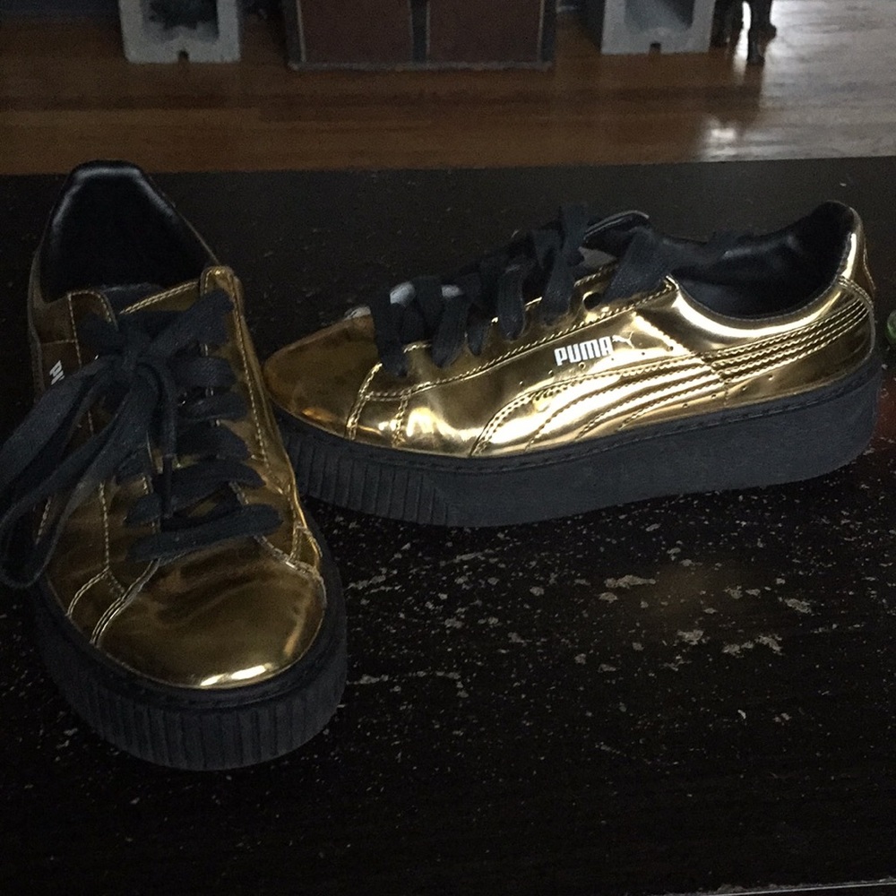Women Gold Pumas
